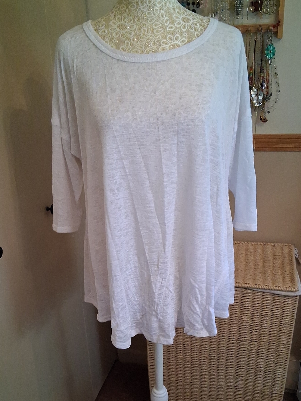 Wallpapher Women's Lightweight White Relaxed Scoop Neck Top. Sz S Oversized.